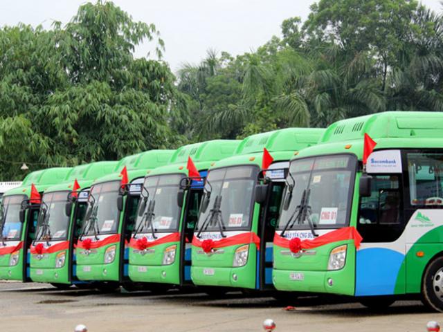 Hanoi officially operates 03 bus routes using clean fuel CNG
