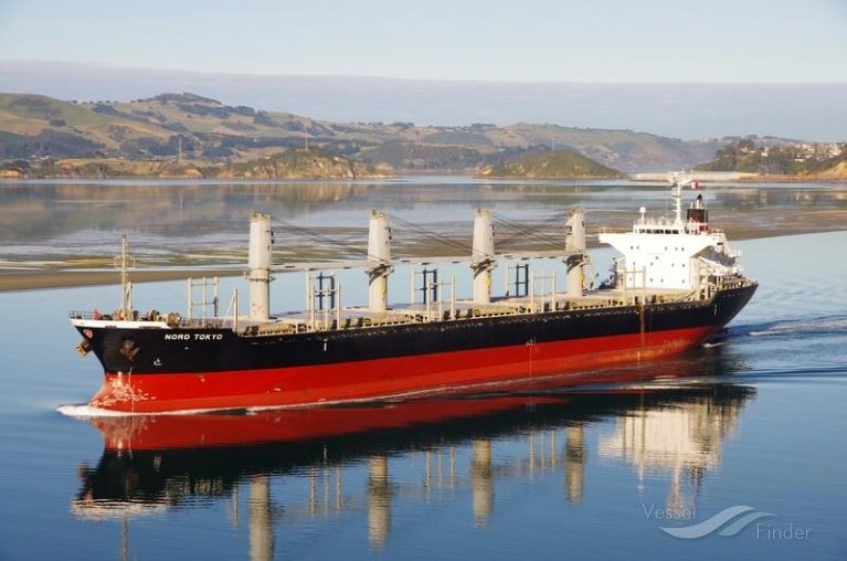 Transport services for oil and chemical tankers with a tonnage of 13,000 DWT