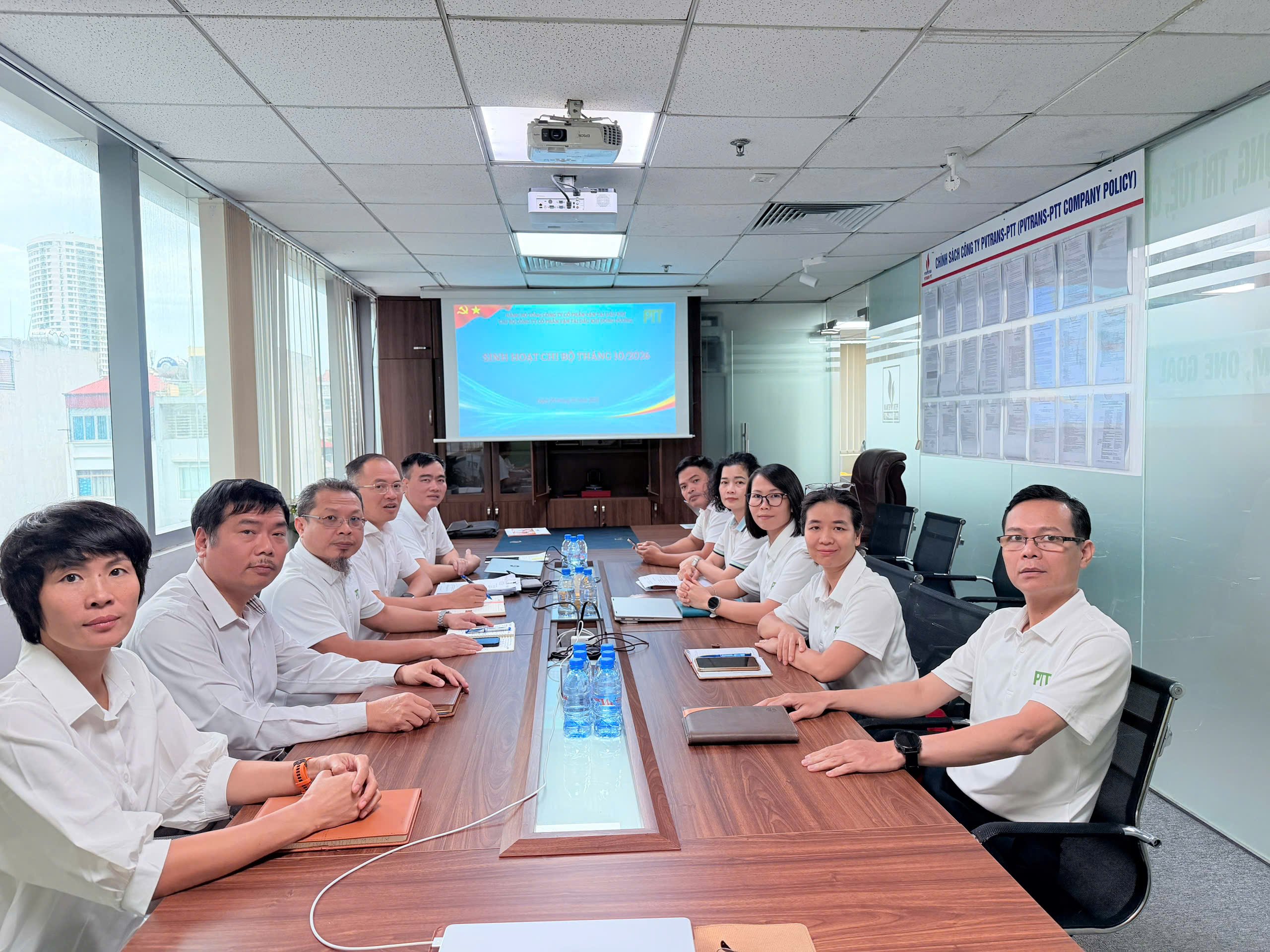 Buổi Sinh hoạt Chi bộ thường kỳ tháng 10/2026 của PVTrans - PTT dưới sự chủ trì của bí thư chi bộ.
