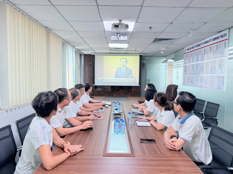 Tập thể cán bộ đảng viên Chi bộ Công ty CP Vận tải Dầu khí Đông Dương