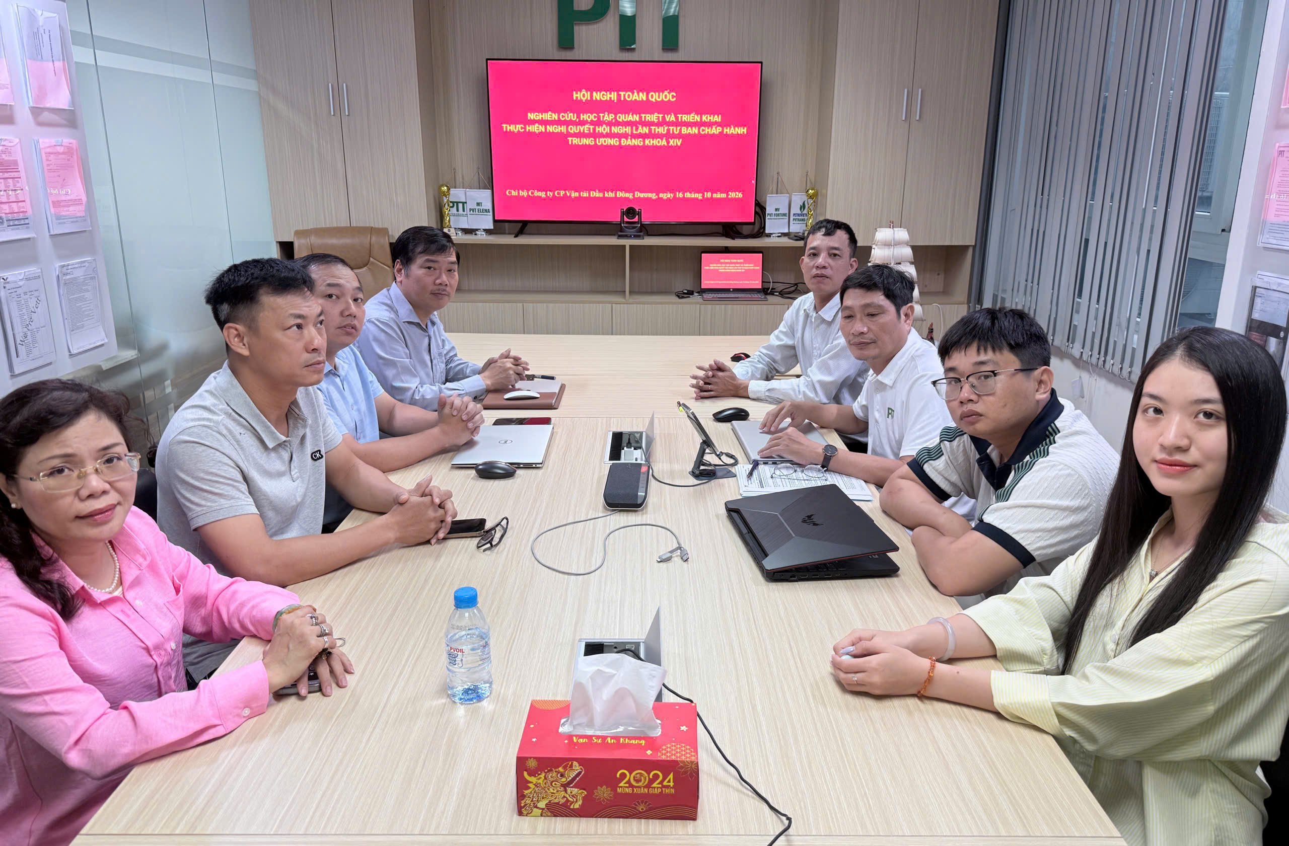 CHI BỘ PVTRANS - PTT THAM GIA HỘI NGHỊ TOÀN QUỐC HỌC TẬP, QUÁN TRIỆT NGHỊ QUYẾT HỘI NGHỊ TRUNG ƯƠNG 4 KHÓA XIV
