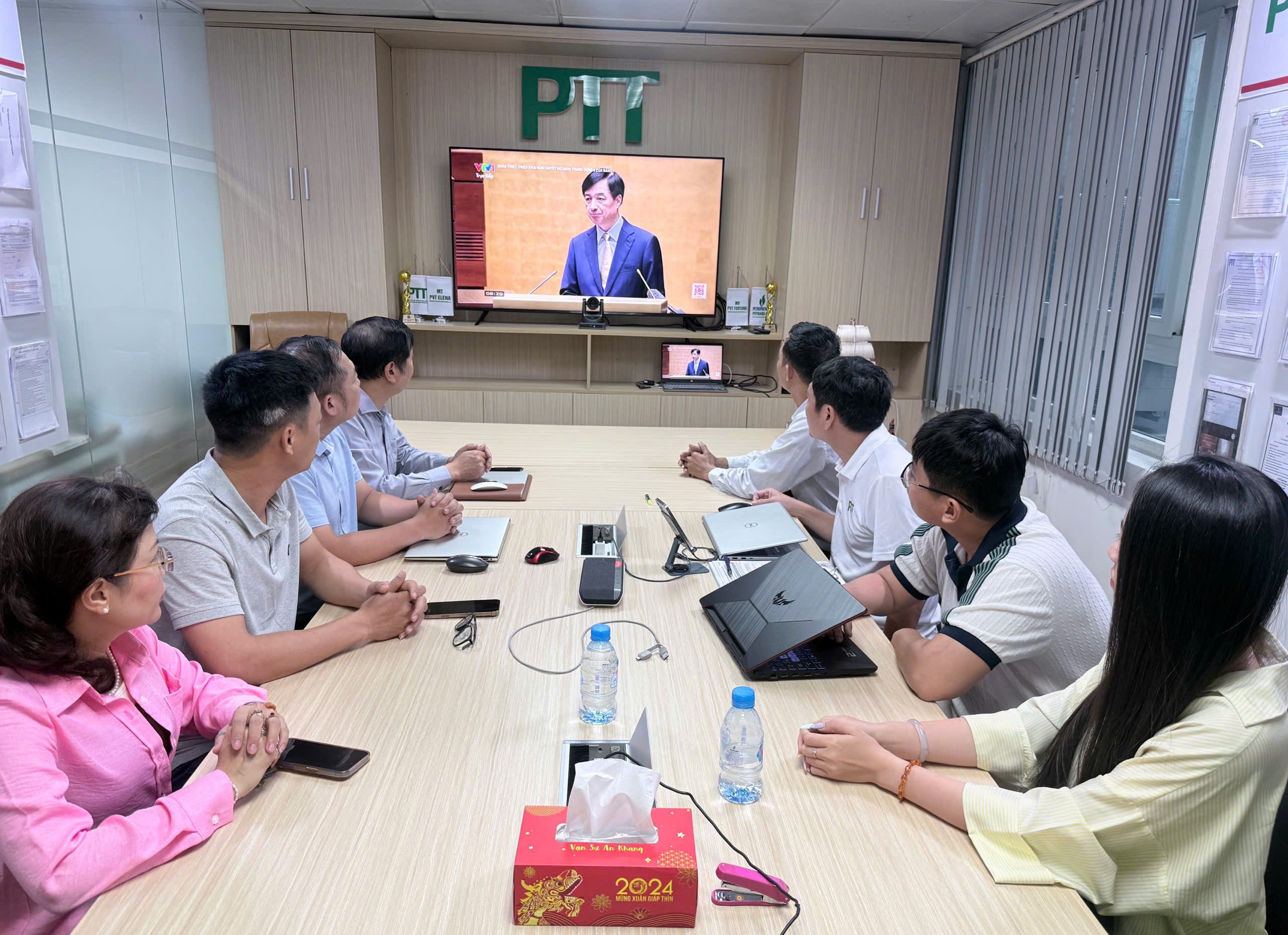 Cán bộ đảng viên Chi bộ PVTrans - PTT quán triệt Nghị quyết gắn liền hành động thực tiễn