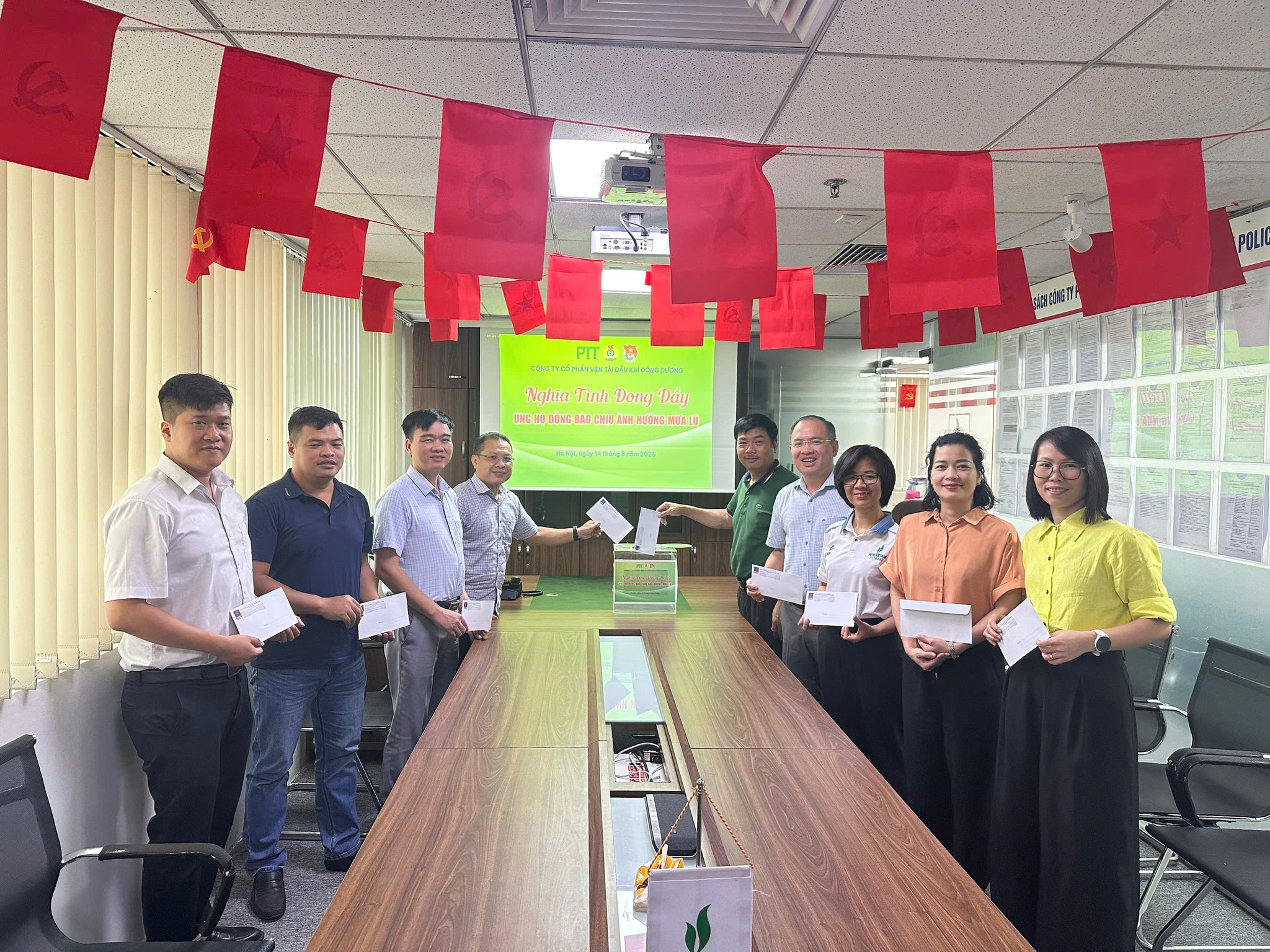 PTT - LAN TỎA YÊU THƯƠNG – CHUNG TAY VÌ ĐỒNG BÀO VÙNG LŨ