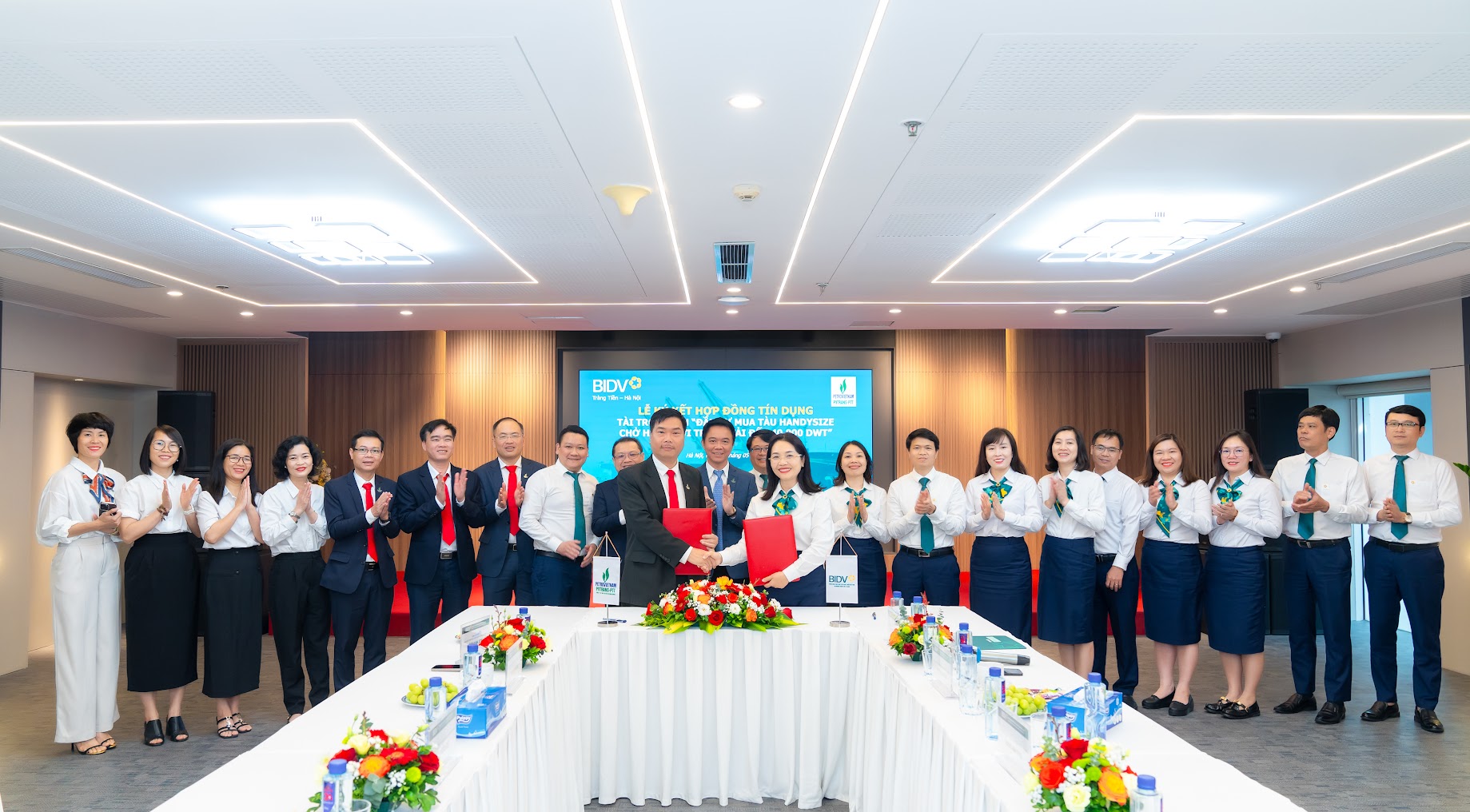 PVTRANS-PTT và BIDV CHI NHÁNH TRÀNG TIỀN KÝ HỢP ĐỒNG TÍN DỤNG TÀI TRỢ DỰ ÁN “ĐẦU TƯ MUA TÀU HANDYSIZE CHỞ HÀNG RỜI TRỌNG TẢI ĐẾN 40.000DWT”