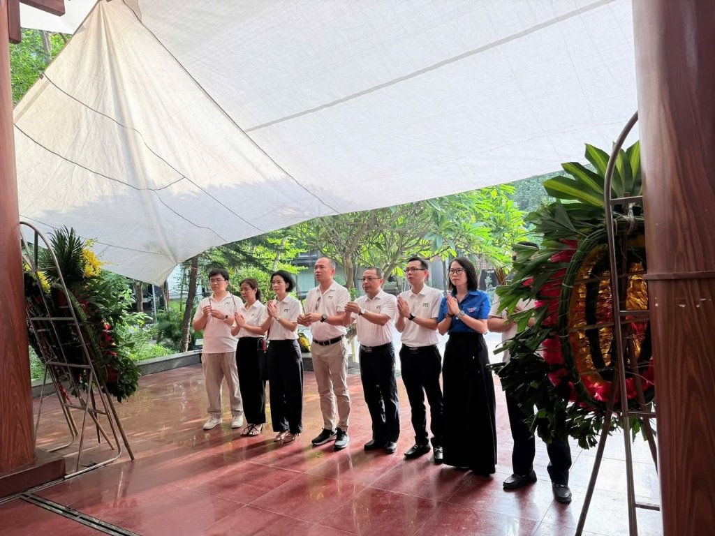 Lễ d&acirc;ng hương tại H&agrave; Nội
